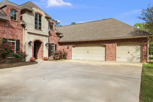 $699,900 | 151 Lakeshire Parkway, Canton, MS 39046