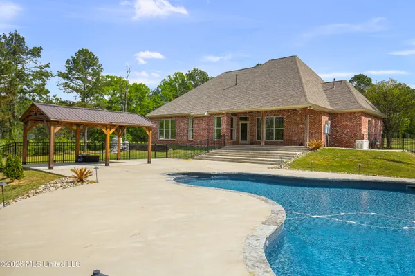 $699,900 | 151 Lakeshire Parkway, Canton, MS 39046