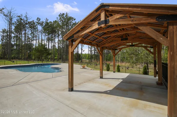 $699,900 | 151 Lakeshire Parkway, Canton, MS 39046