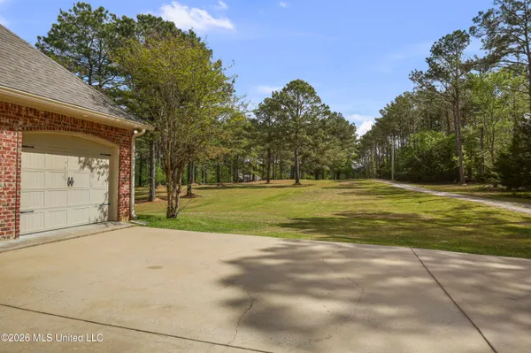 $699,900 | 151 Lakeshire Parkway, Canton, MS 39046