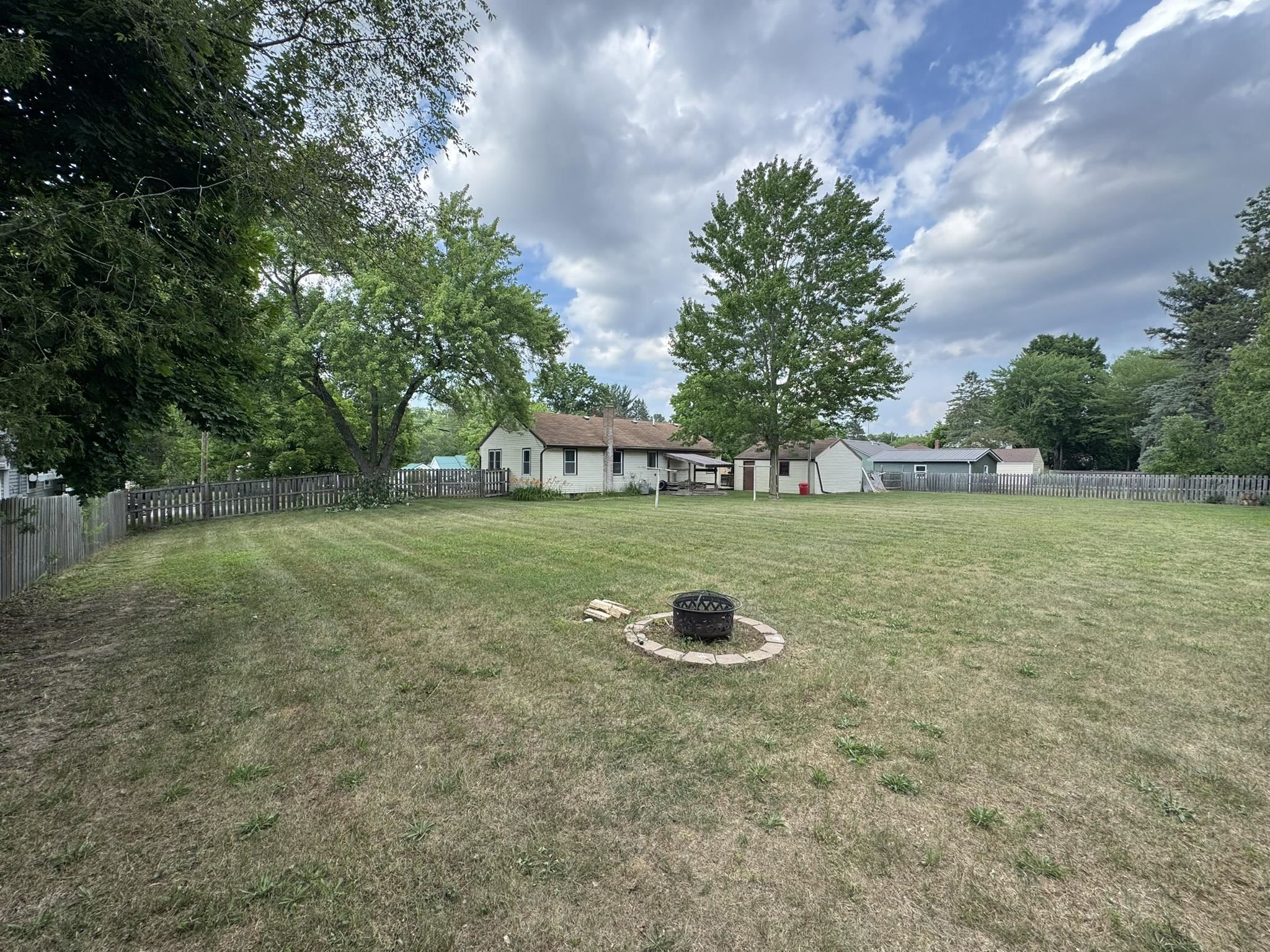 417 John R Street Clare, MI 48617 - Photo 5 of 20