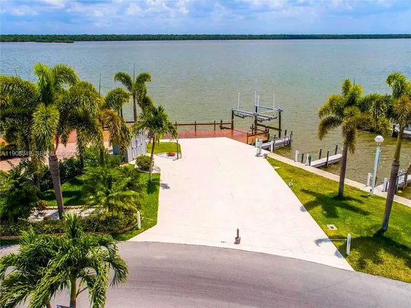 $399,900 | 150 Smallwood Drive, Chokoloskee, FL 34138