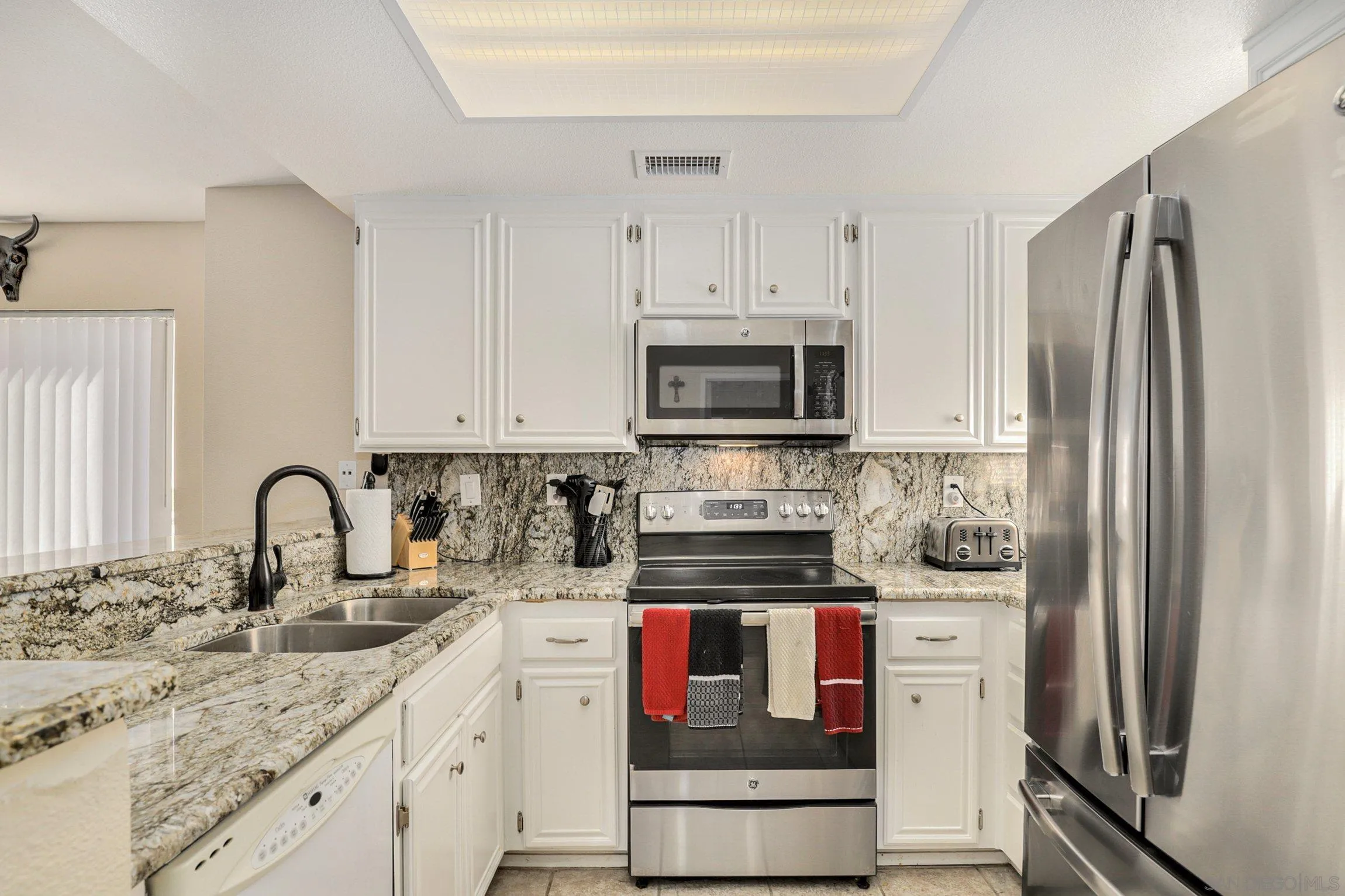 2279 Kings View Circle Spring Valley, CA 91977 - Photo 8 of 20 Gallery Image 8