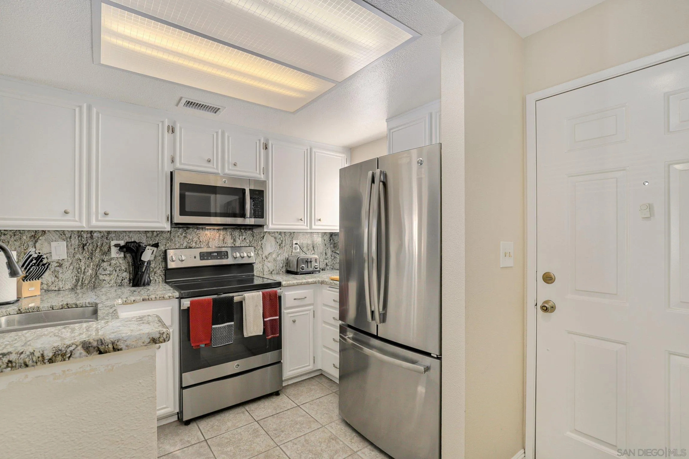2279 Kings View Circle Spring Valley, CA 91977 - Photo 10 of 20 Gallery Image 10