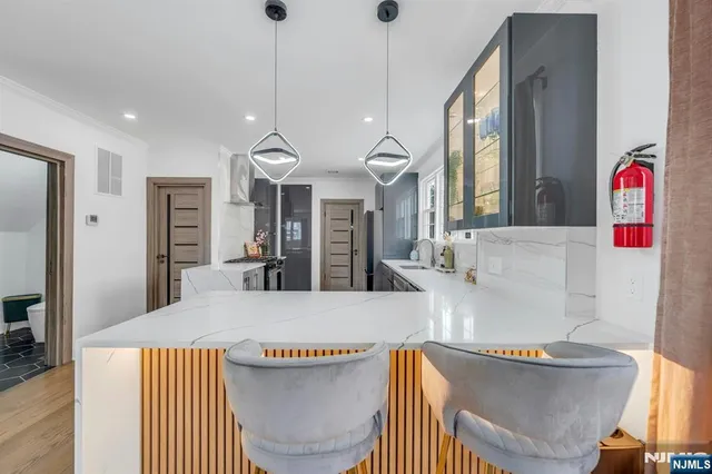 $999,900 | 416 Kingsland Avenue, Lyndhurst, NJ 07071