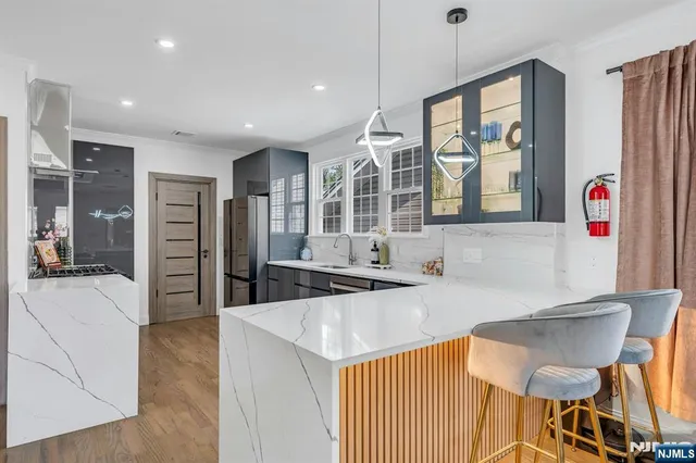 $999,900 | 416 Kingsland Avenue, Lyndhurst, NJ 07071