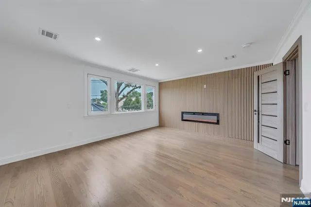 $999,900 | 416 Kingsland Avenue, Lyndhurst, NJ 07071