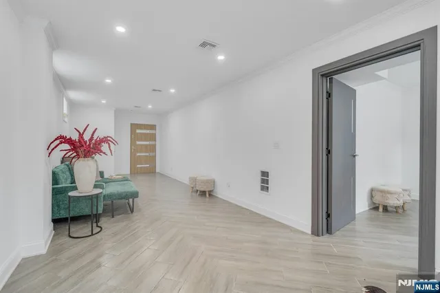 $999,900 | 416 Kingsland Avenue, Lyndhurst, NJ 07071