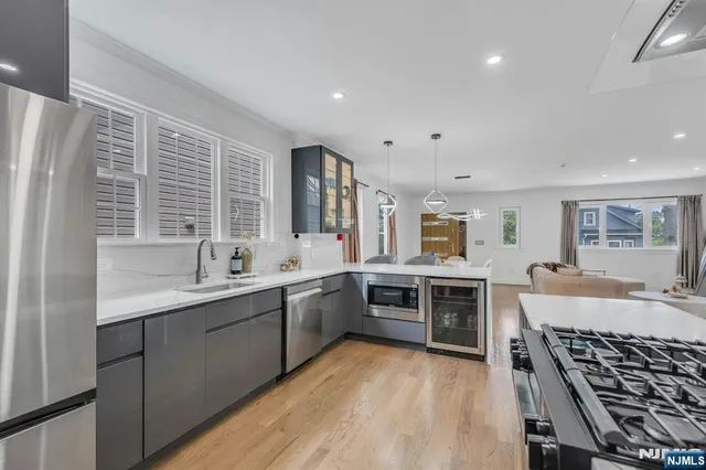 $999,900 | 416 Kingsland Avenue, Lyndhurst, NJ 07071