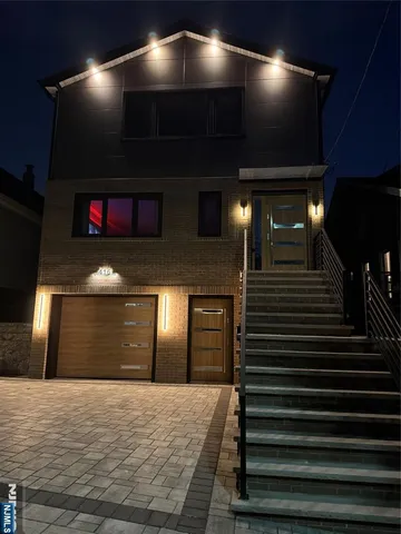 $999,900 | 416 Kingsland Avenue, Lyndhurst, NJ 07071