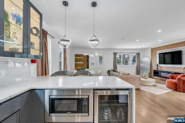 $999,900 | 416 Kingsland Avenue, Lyndhurst, NJ 07071