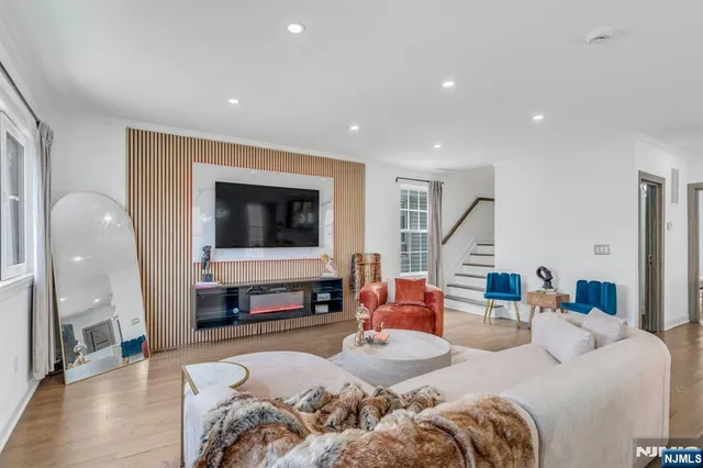 $999,900 | 416 Kingsland Avenue, Lyndhurst, NJ 07071