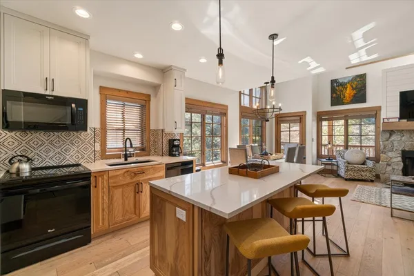$1,185,000 | 67 Golden Bar Court, Donnelly, ID 83615