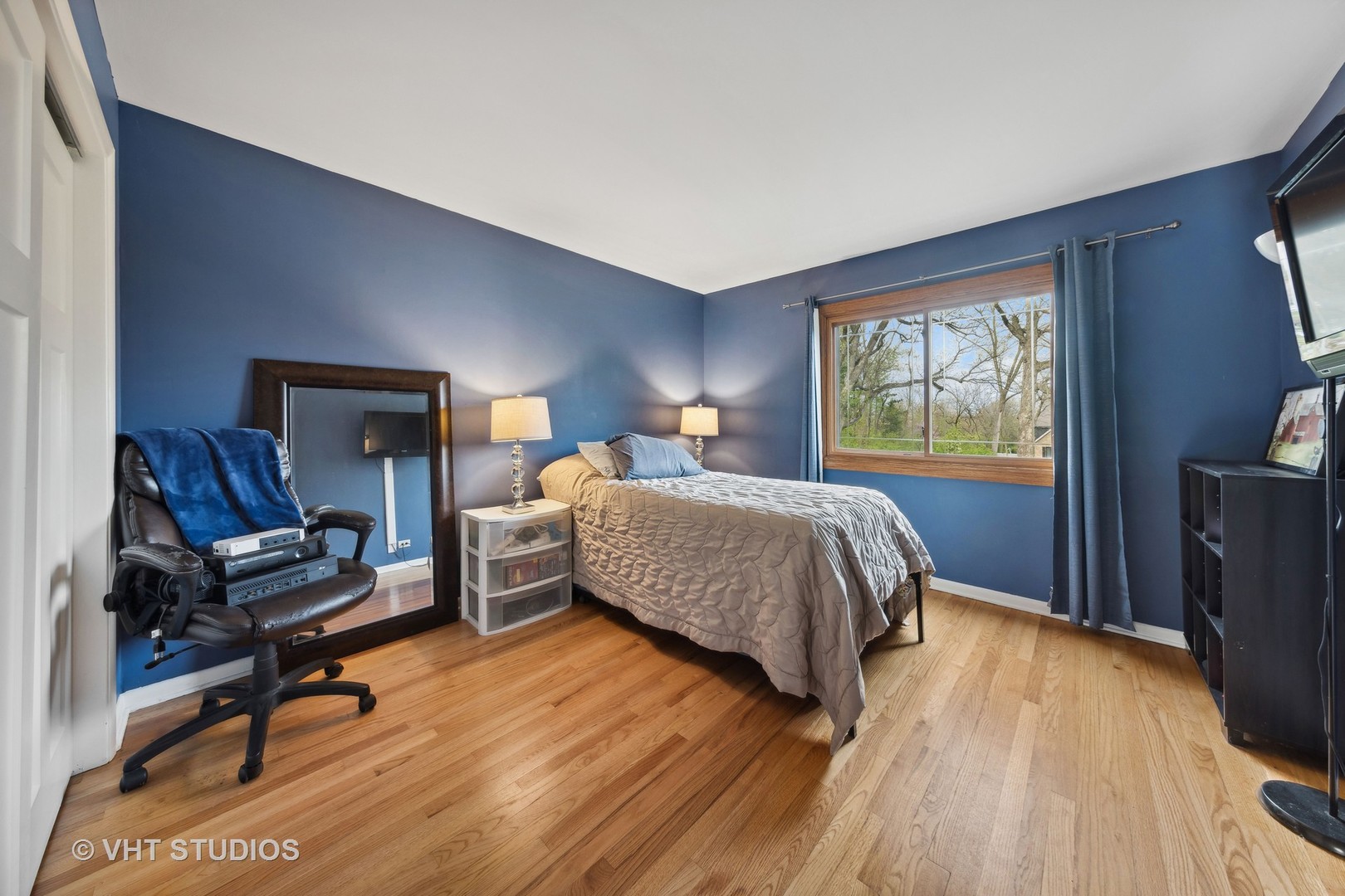 8521 Una Avenue Naperville, IL 60565 - Photo 24 of 41 a bedroom with a bed and wooden floor