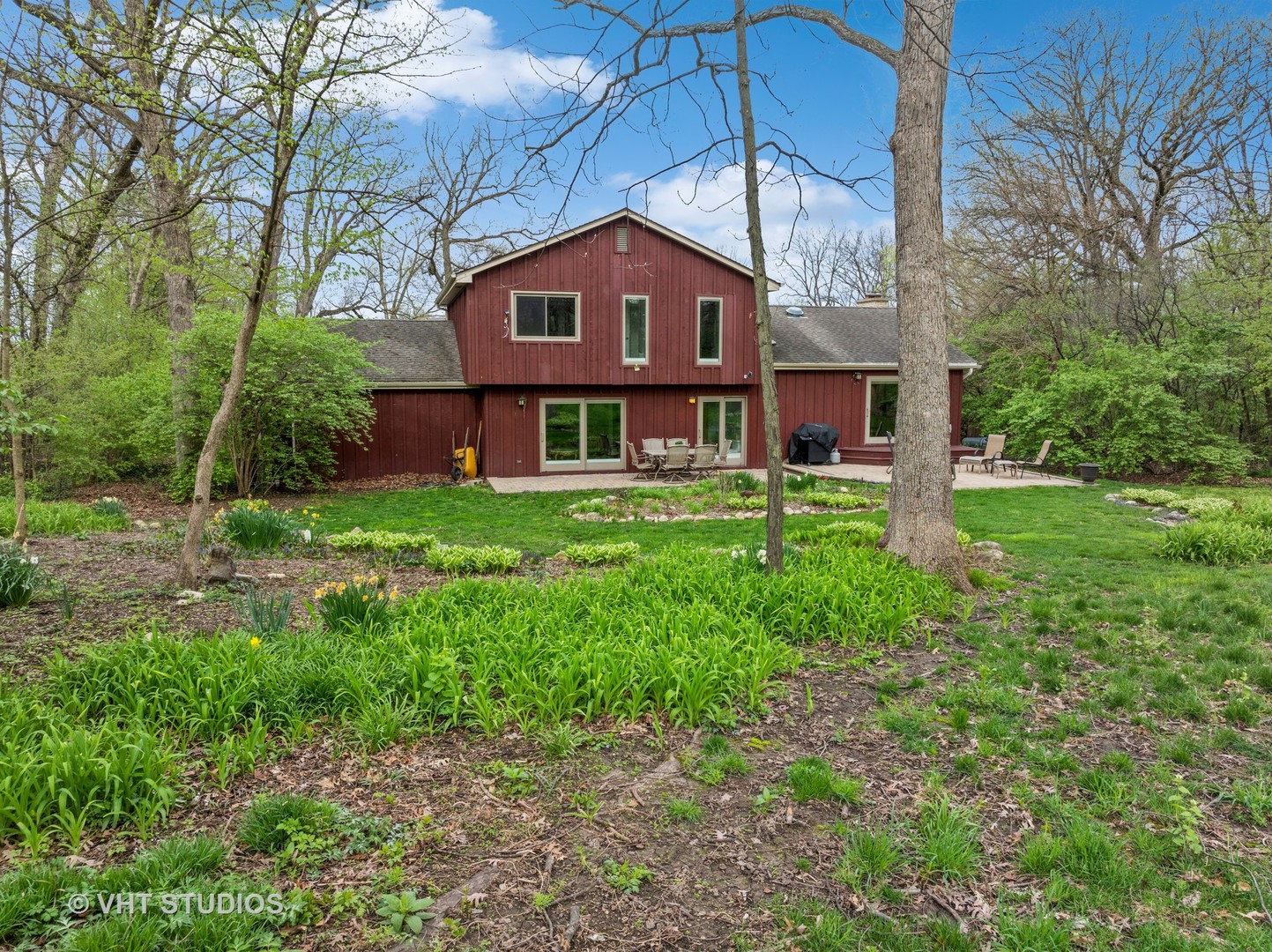 8521 Una Avenue Naperville, IL 60565 - Photo 31 of 41 a front view of a house with garden