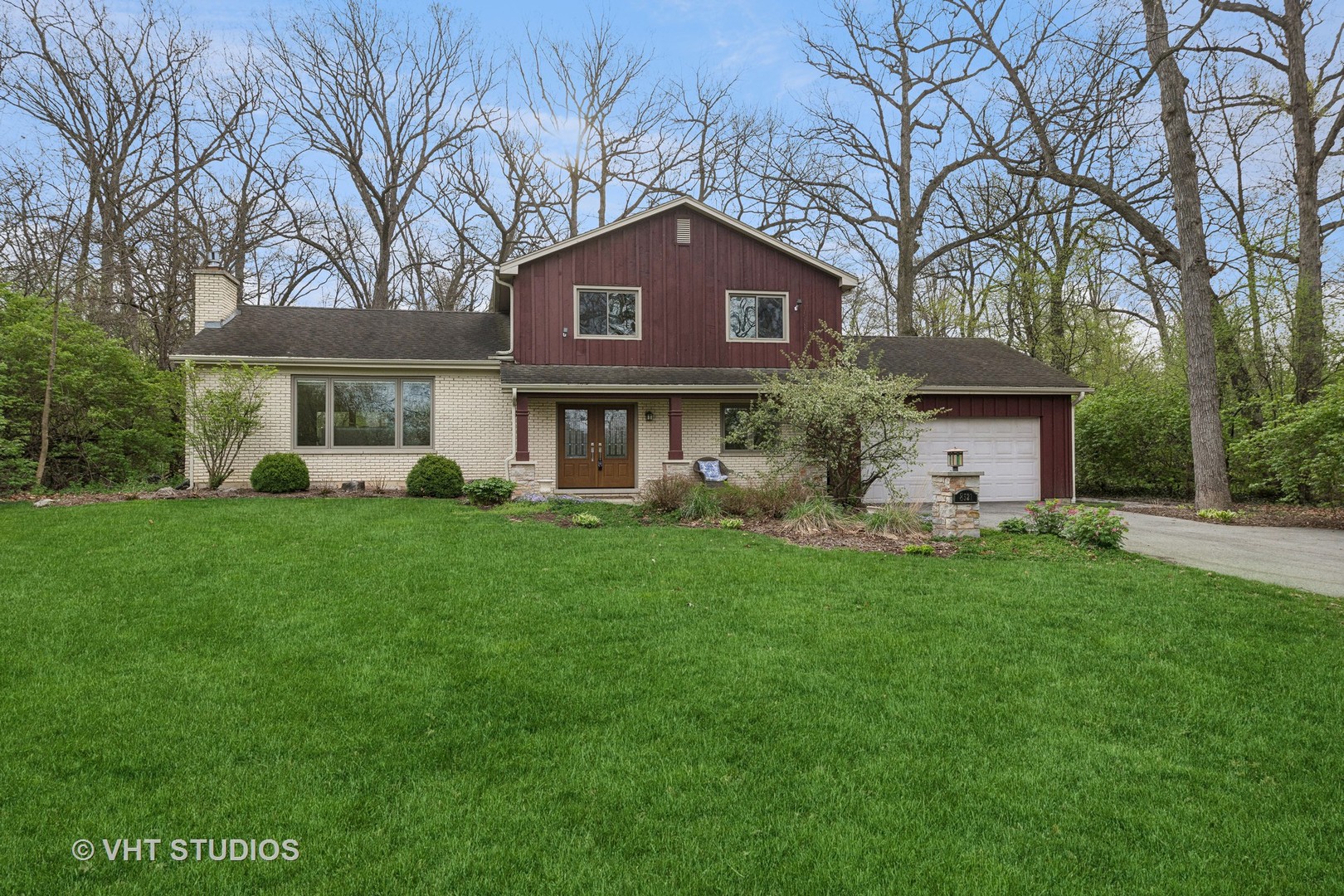 8521 Una Avenue Naperville, IL 60565 - Photo 37 of 41 a front view of house with yard and green space