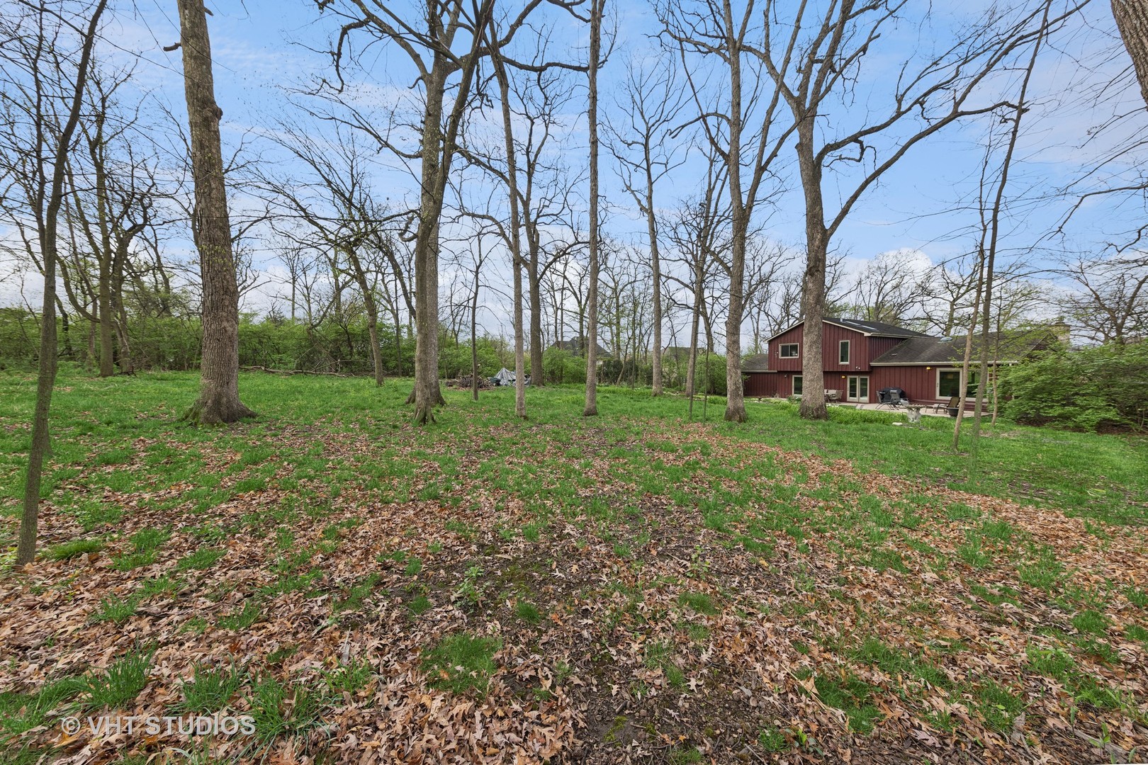 8521 Una Avenue Naperville, IL 60565 - Photo 5 of 41 a view of a backyard with large trees