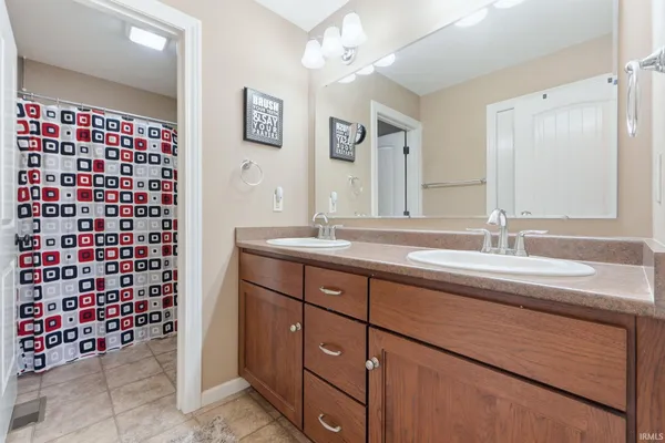 $575,000 | 5392 Kodiak Trail, Auburn, IN 46706