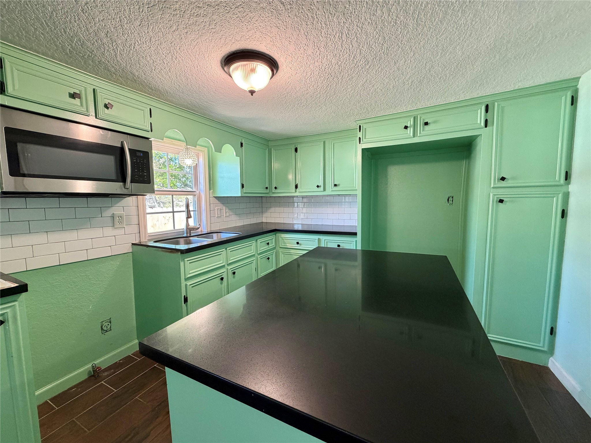 322 Hays Road Oyster Creek, TX 77541 - Photo 4 of 25