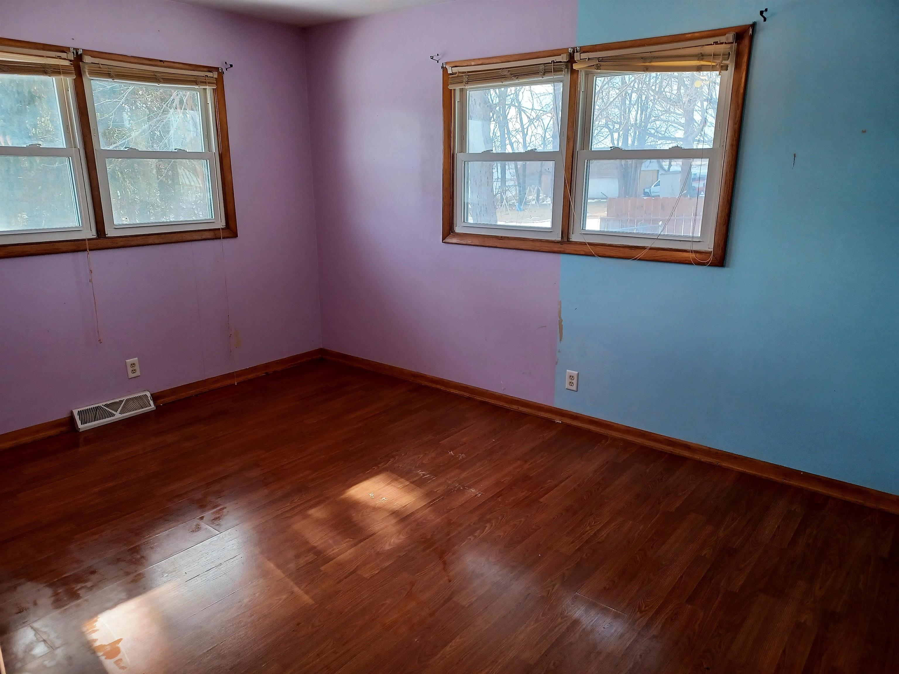 5162 Simpson Road Rockford, IL 61102 - Photo 14 of 14 an empty room with a window