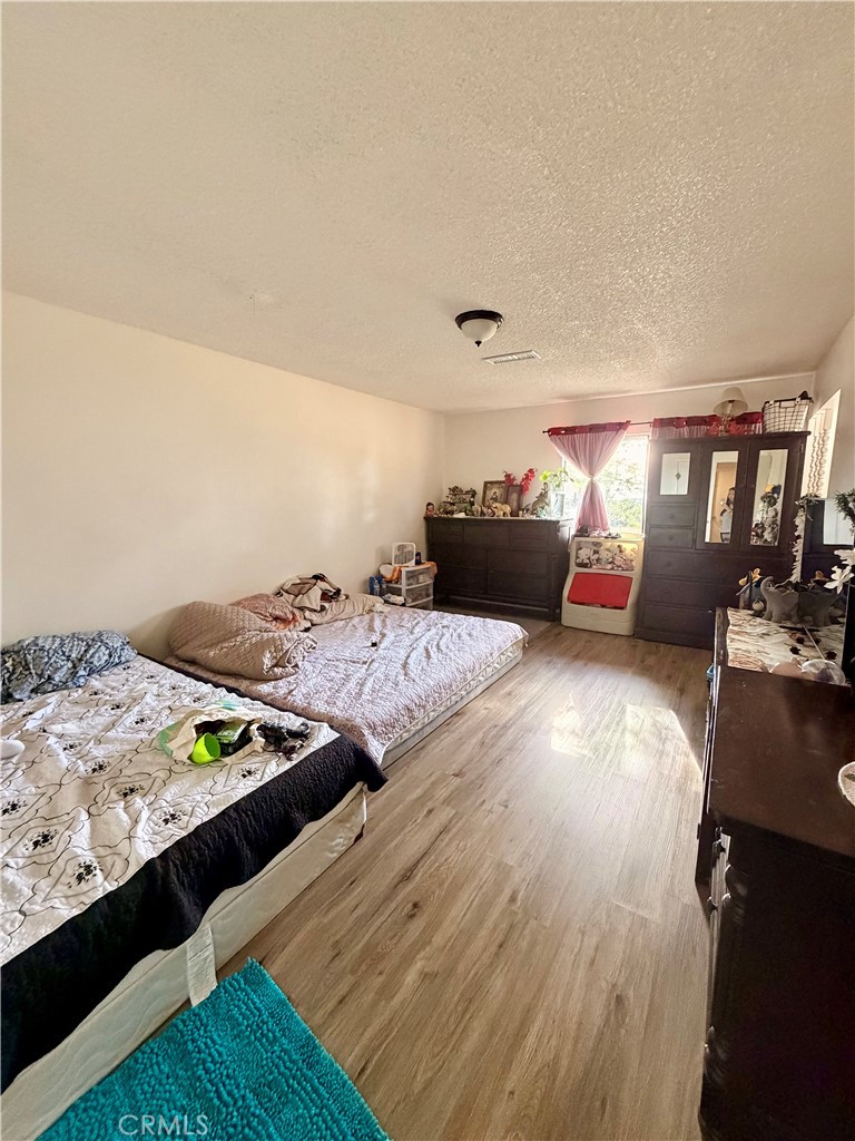 43127 40th Street East Lancaster, CA 93535 - Photo 16 of 24 Spacious Master