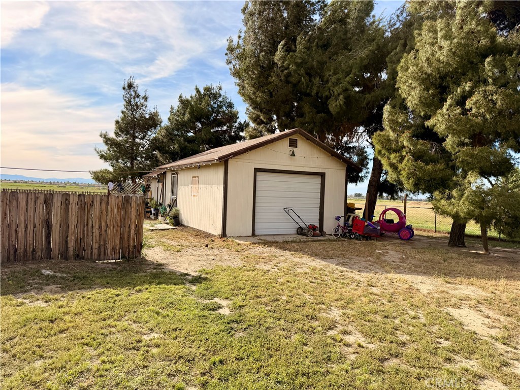 43127 40th Street East Lancaster, CA 93535 - Photo 23 of 24 extra garage