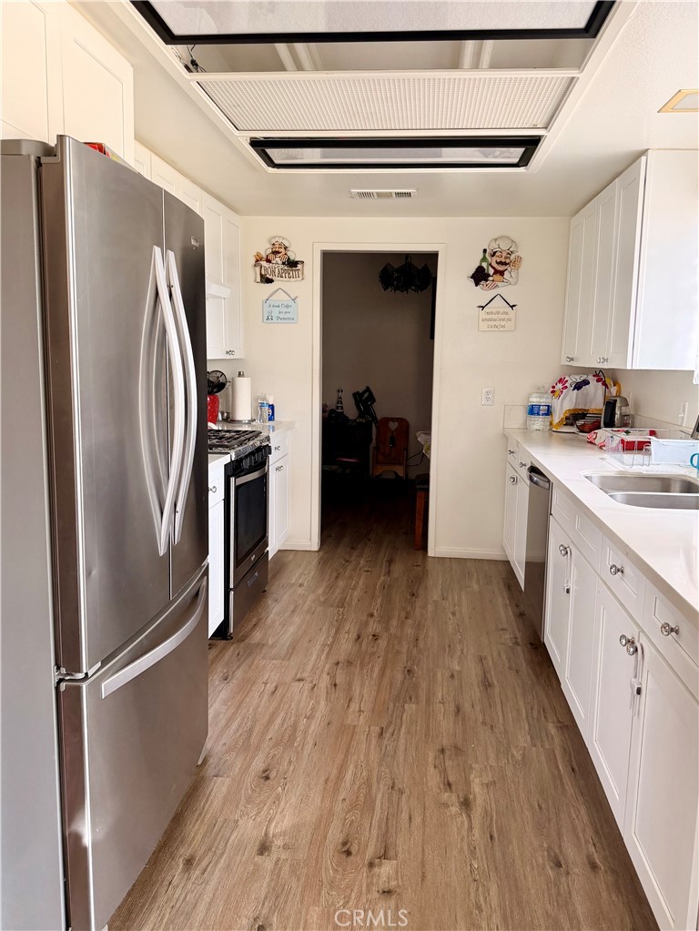 43127 40th Street East Lancaster, CA 93535 - Photo 10 of 24 Kitchen