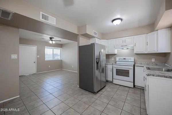 $1,200 | 1915 North 26th Place, Unit 5, Phoenix, AZ 85008
