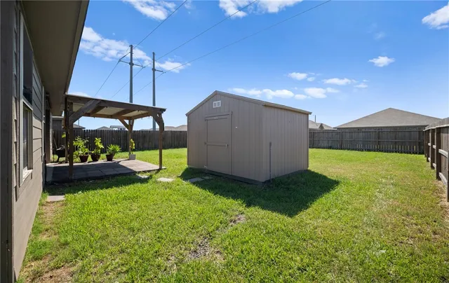 a view of a house with backyard and a sitting area