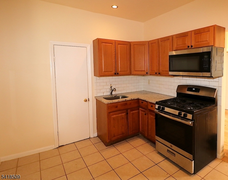 59 Brenner Street, Unit 2 Newark, NJ 07108 - Photo 2 of 9