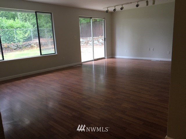 14508 Southeast May Valley Road Newcastle, WA 98059 - Photo 8 of 14 Gallery Image 8