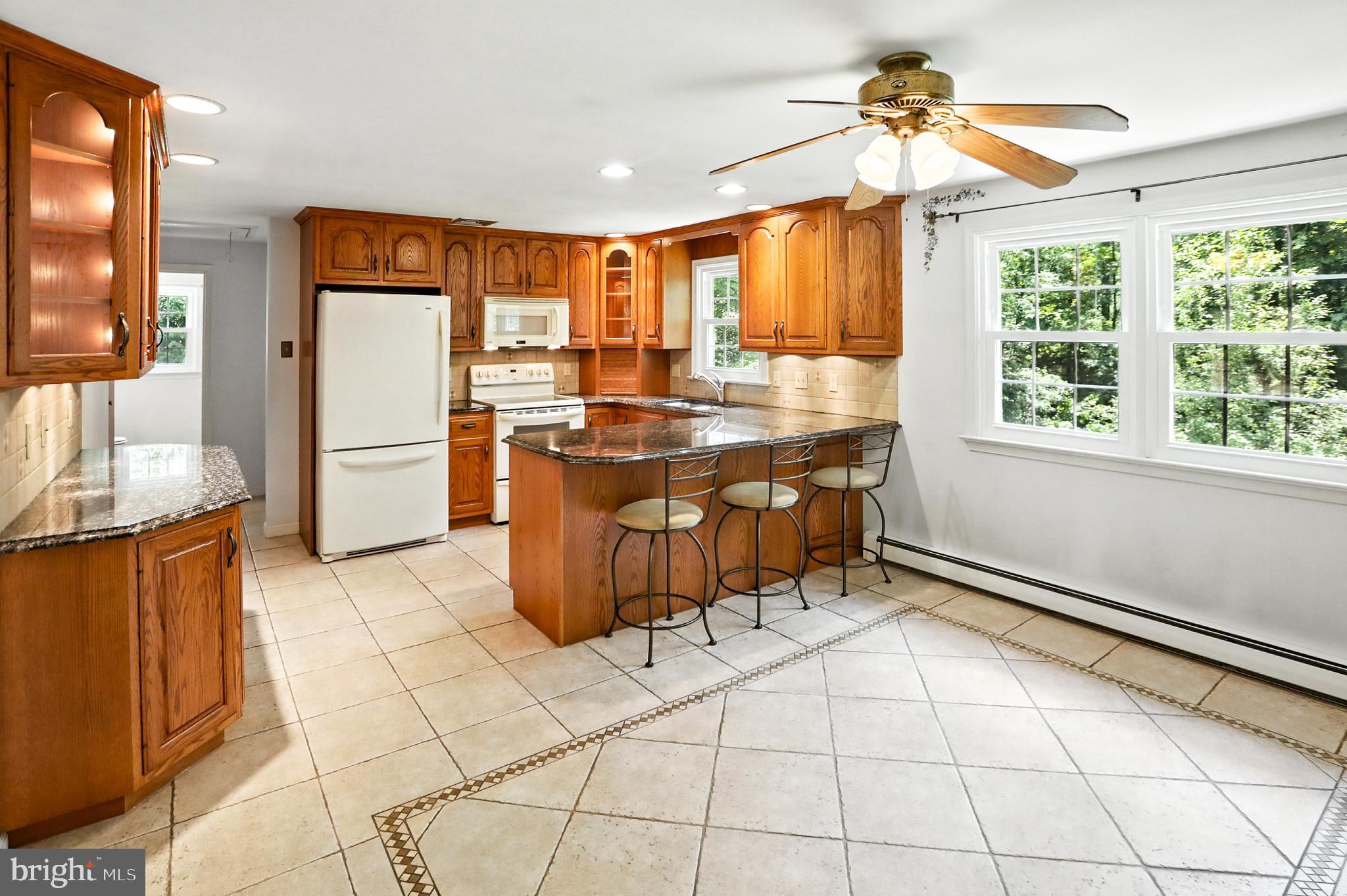 CUSTOM KITCHEN