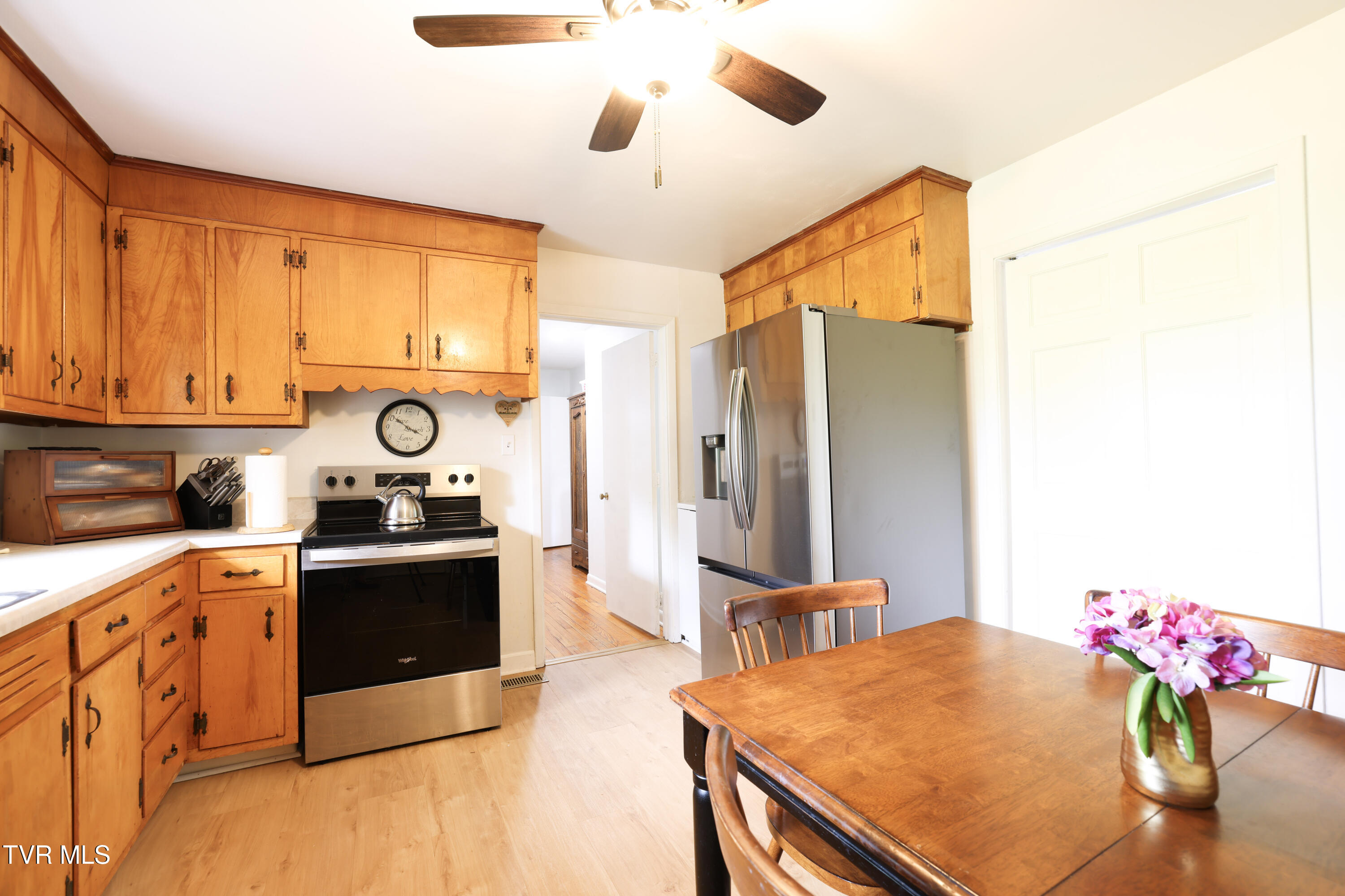 20495 Blue Spruce Road Bristol, VA 24202 - Photo 8 of 24 Kitchen 3