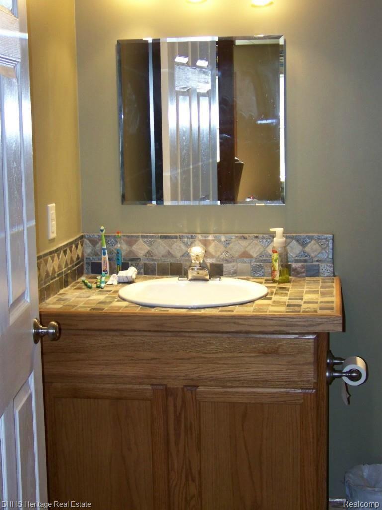 11954 Secluded Ridge Drive Byron, MI 48418 - Photo 34 of 41 100_5108.jpg