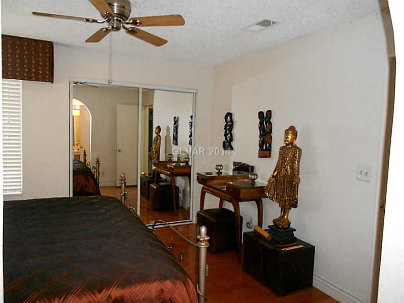 2200 South Fort Apache Road, Unit 1198 Las Vegas, NV 89117 - Photo 22 of 27 Master Bedroom. Master with Ceiling fan and mirrored closet doors - closet organizers in closet