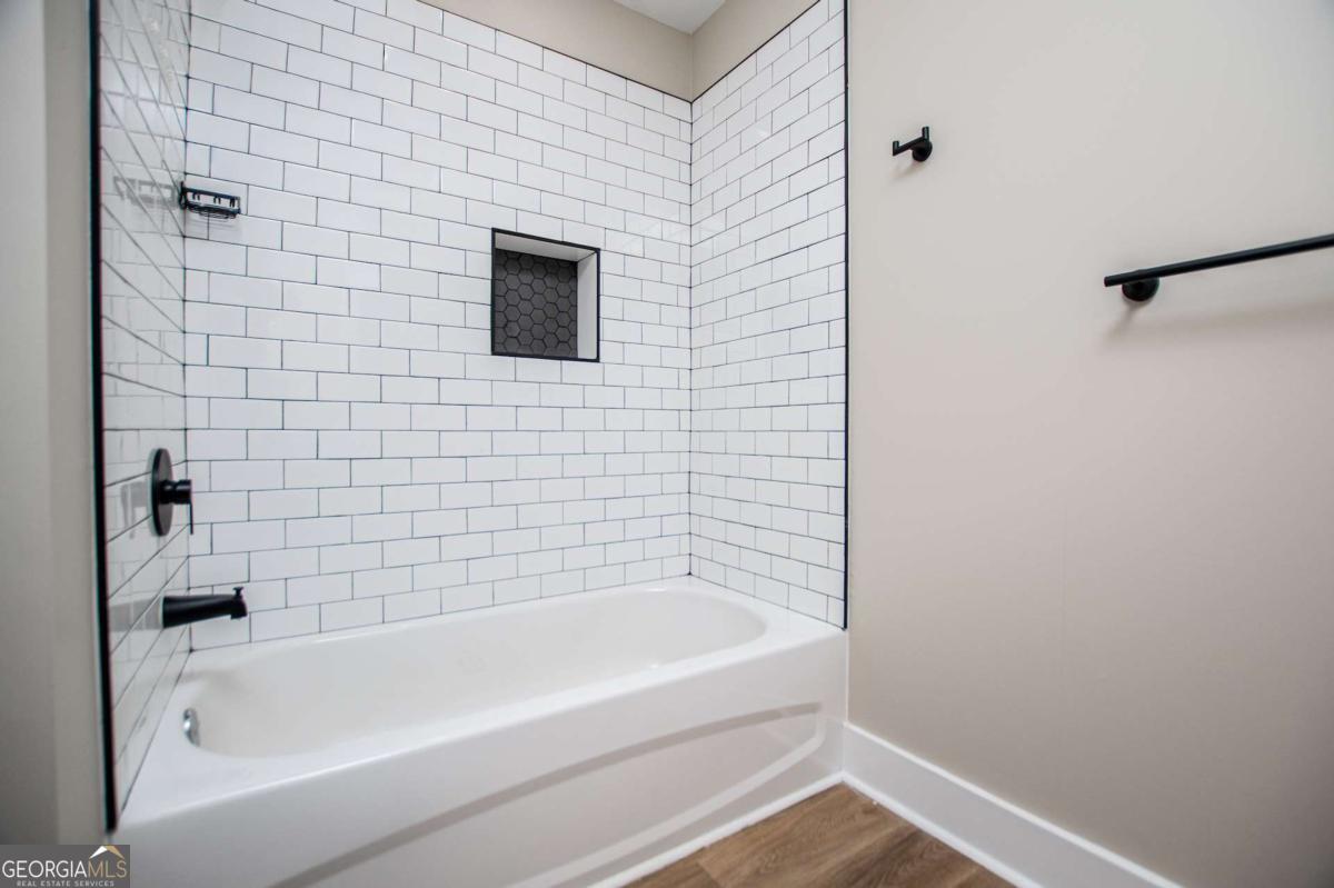 1605 5 Points Road Waco, GA 30182 - Photo 41 of 61 a bathroom with a bathtub