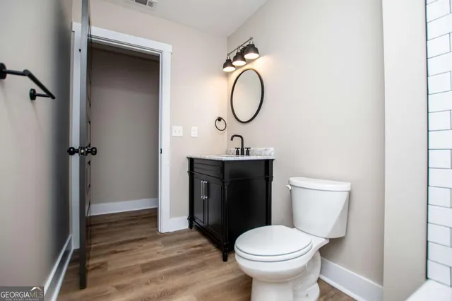 a view of an entryway with a livingroom