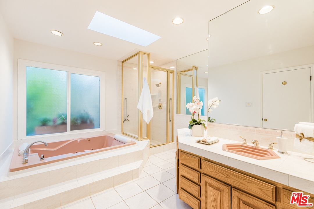 124 Le Doux Road Beverly Hills, CA 90211 - Photo 36 of 50