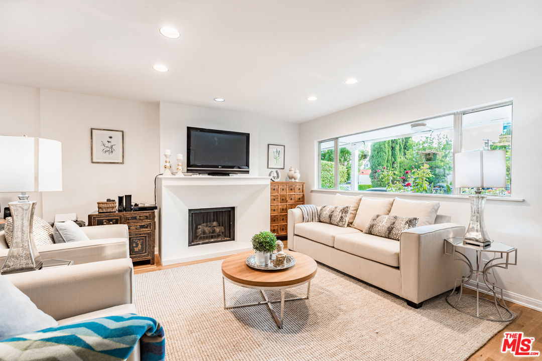 124 Le Doux Road Beverly Hills, CA 90211 - Photo 5 of 50