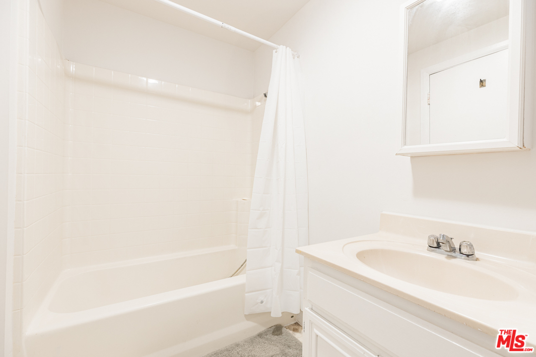 124 Le Doux Road Beverly Hills, CA 90211 - Photo 46 of 50