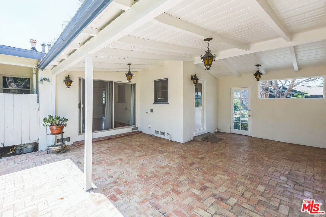 12753 Appleton Way Los Angeles, CA 90066 - Photo 11 of 31 a view of a big room with closet and windows