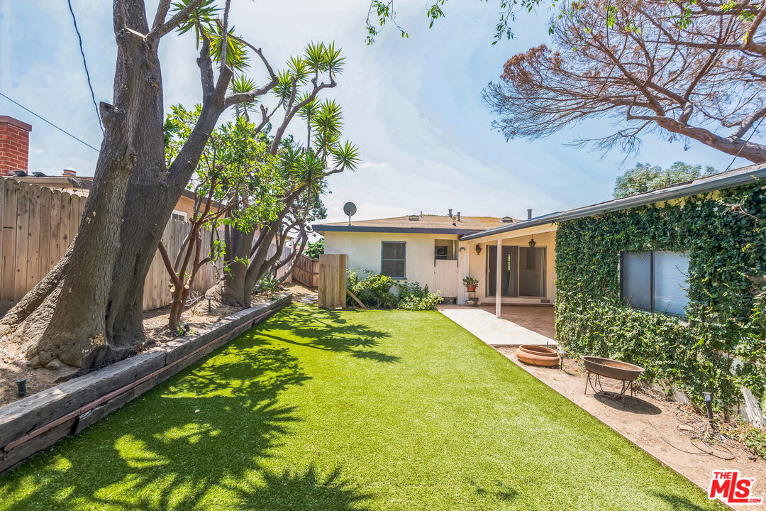 12753 Appleton Way Los Angeles, CA 90066 - Photo 13 of 31 a front view of house with yard and green space