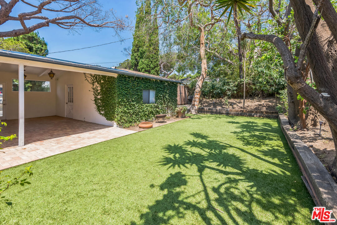 12753 Appleton Way Los Angeles, CA 90066 - Photo 15 of 31 a view of a backyard with garden