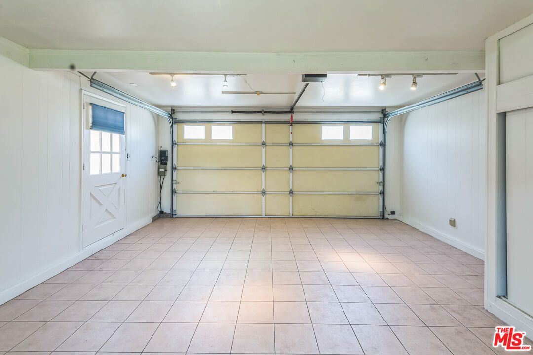 12753 Appleton Way Los Angeles, CA 90066 - Photo 18 of 31 a view of a garage