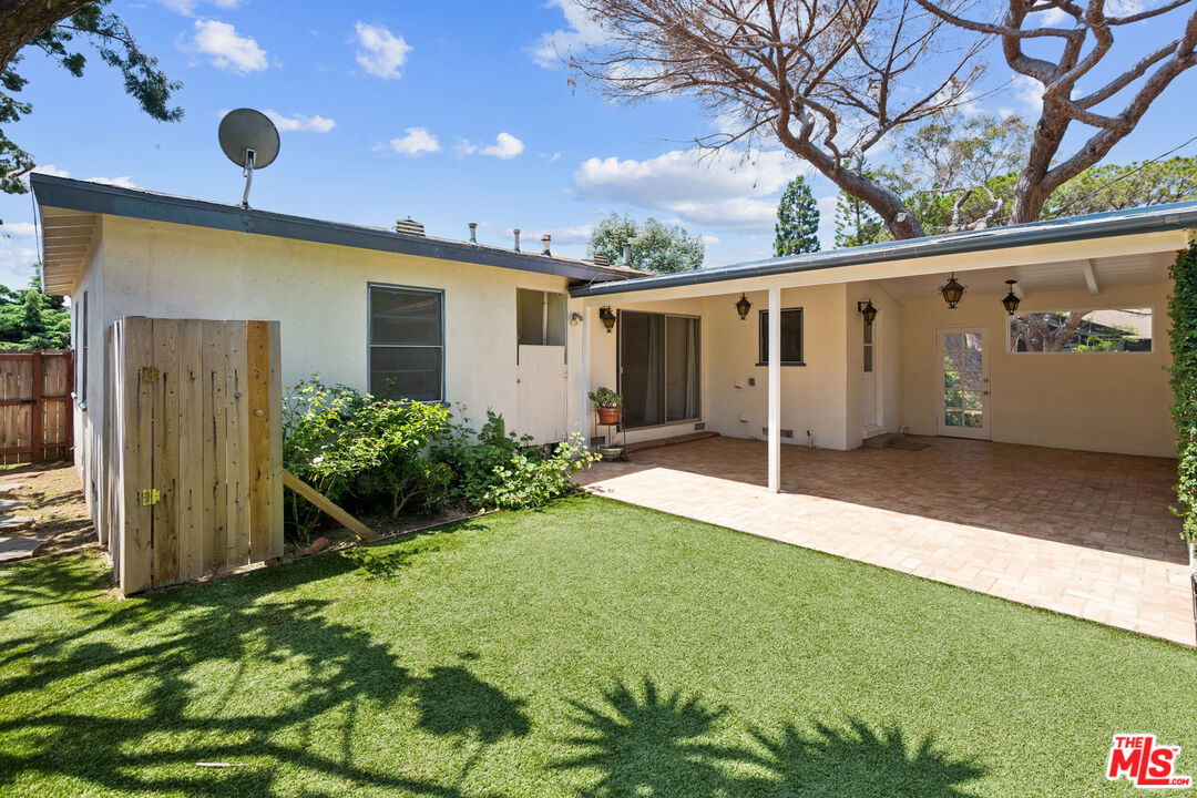 12753 Appleton Way Los Angeles, CA 90066 - Photo 29 of 31 a backyard of a house with yard and outdoor seating