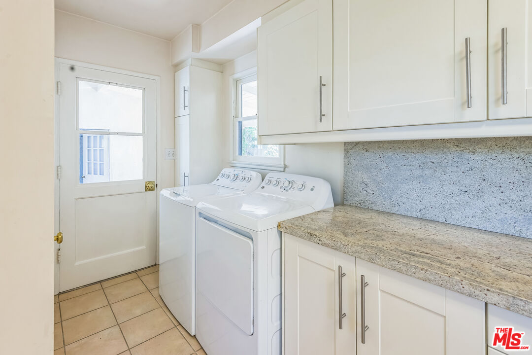 12753 Appleton Way Los Angeles, CA 90066 - Photo 10 of 31 a utility room with a sink washer and dryer