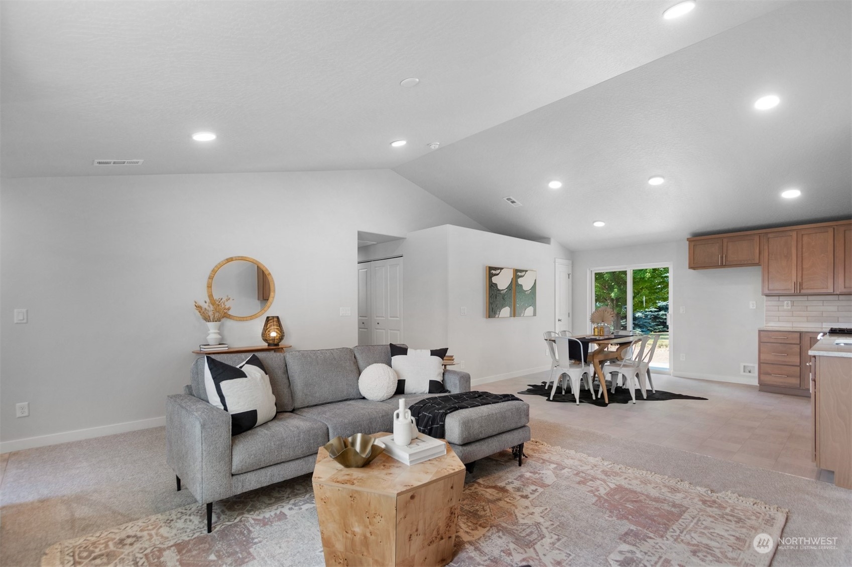 1904 Hickory Road Moses Lake, WA 98837 - Photo 4 of 12 Gallery Image 4