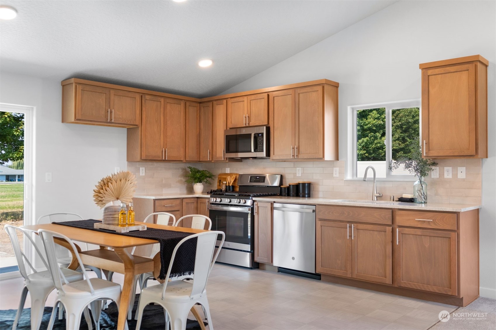 1904 Hickory Road Moses Lake, WA 98837 - Photo 6 of 12 Gallery Image 6
