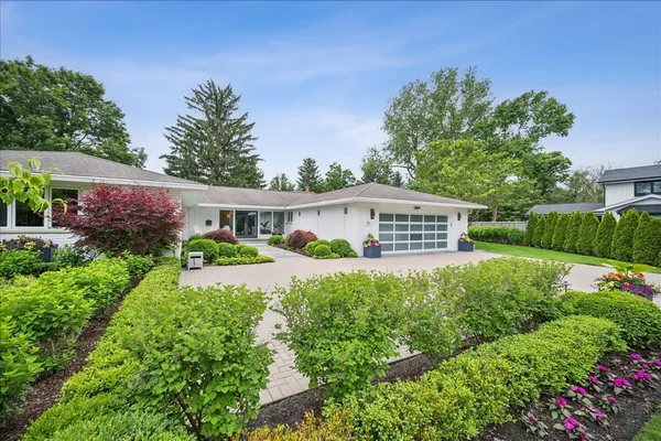 $2,099,000 | 920 Pine Tree Lane, Winnetka, IL 60093