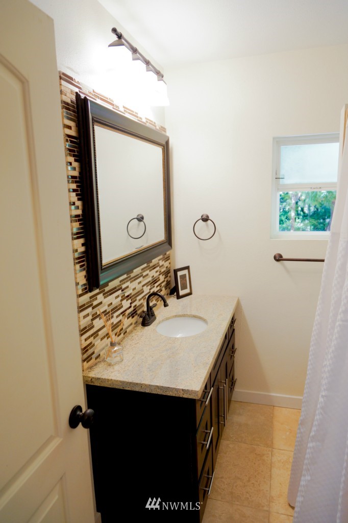 1810 Woods Road Southeast Port Orchard, WA 98366 - Photo 5 of 19 Gallery Image 5